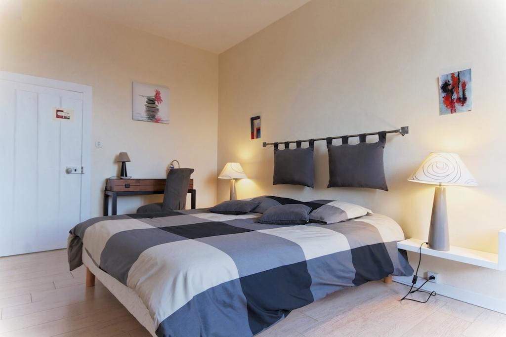 Comme A La Maison Bed & Breakfast Tours-sur-Marne Стая снимка